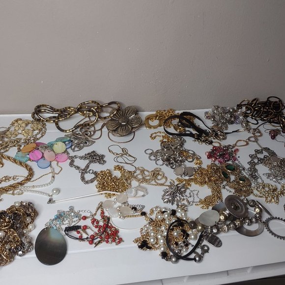 Lot Of Over 30 Necklaces As Is - Picture 1 of 16